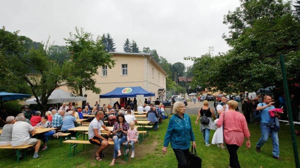 Gosciniec Jas -Sniadania I Obiadokolacje Szwedzki Stol W Cenie Bezplatny Parking Schreiberhau Exterior foto